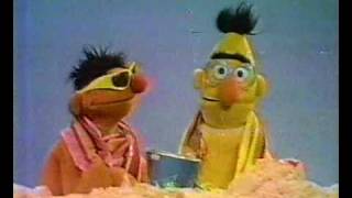 Bert amp Ernie  Het strand Sterke Steven [upl. by Nomde239]