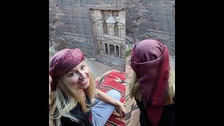 How to Wear a Keffiyeh in Petra Jordan Keffiyeh Part II [upl. by Atnahs]