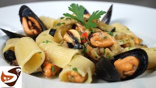 Pasta con cozze e melanzane i profumi del mare con i sapori della terra Primi piatti [upl. by Yentruok407]