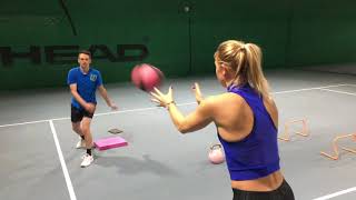 Fitnesstraining mit Carina Witthöft Medizinballwurf [upl. by Consalve]