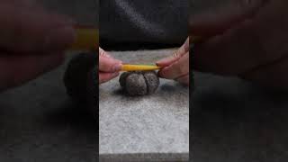 DIY Wichtel Zubehör  Lagerfeuer aus Filzwolle 🔥 tutorial diy needlefelting handcraft [upl. by Yerfdog]