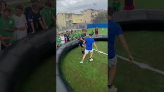 CALCIATORE MI SFIDA 1vs1 TUNNEL😱 football soccer skills 1vs1 [upl. by Kalb]