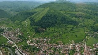 Larnaque de la pyramide bosniaque [upl. by Terzas]