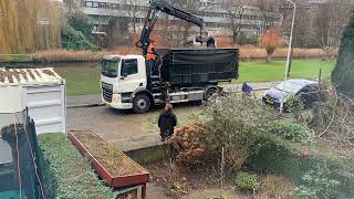 101 Kerstbomen ophalen door Gemeente LeidschendamVoorburg [upl. by Esyla]