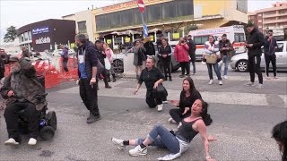 Coronavirus proteste al carcere di Rebibbia i familiari dei detenuti bloccano lingresso [upl. by Divd]