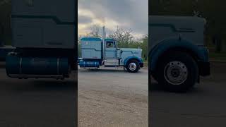 Old KW with 3408 Cat departs Orland CA Truck Show [upl. by Ogeid]