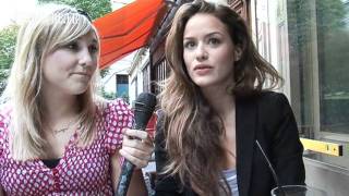 Bref  Linterview des filles de Bref [upl. by Seugirdor]