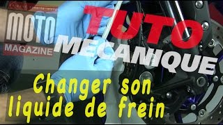 Changer son liquide de frein moto  Tuto mécanique moto Motomag [upl. by Eimaj392]