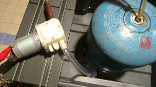 Comment remplir une bouteille de gaz vide avec de leau [upl. by Alokin319]