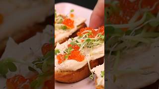 RäucherlachsmousseCrostini 🐟🥖 EinfachTasty Räucherlachs Crostini häppchen fingerfood kaviar [upl. by Nylad981]