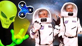 FIDGET SPINNER SPACE ADVENTURE  Shiloh And Shasha  Onyx Kids [upl. by Xeno799]