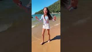 Dancinha na praia [upl. by Idnis137]