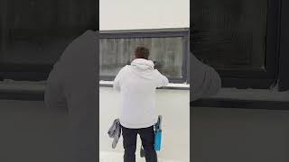 Fenster putzen im Winter fensterreinigung windowcleaning windowcleaninglife snow [upl. by Nilsoj]