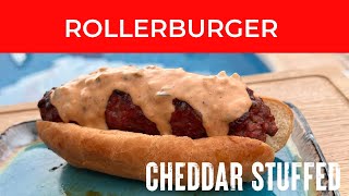 Rollerburgers med cheddar på kullgrillen [upl. by Ayra]