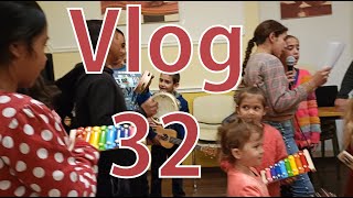 Vlog 32 Van het kippenhok naar de kerk [upl. by Zoilla639]