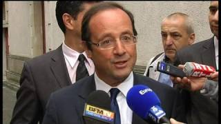 Primaire  François Hollande vote à Tulle [upl. by Suiratnod]