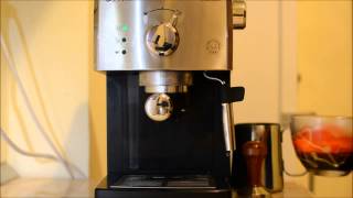 Preparare espresso amp cappuccino cu Philips Saeco Poemia HD832579 [upl. by Enorahs]