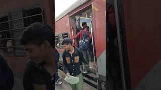 Delhi train ka haal indianrailways [upl. by Bjorn]