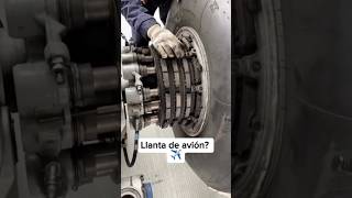 Cambio de neumáticos de un avión ✈️ avion mecanica automotriz tallermecanico reparaciones [upl. by Sidonius]