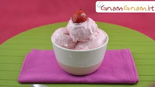 Gelato alla fragola SENZA GELATIERA ricetta facilissima [upl. by Neimad]