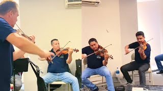 Roberto López quotEl vaqueroquot dirigiendo a los violínes del Mariachi Sonidos de América 🎻🎶💯 [upl. by Danieu]