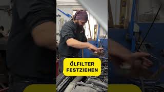 Ölfilter wechselnvw auto werkzeug werkstatt oberbayern bayern kfzmeister kfz mechanic [upl. by Shwalb]