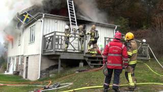 STENUNGSUND  Brand i villa vid Lillevatten [upl. by Smailliw]