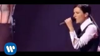 Laura Pausini  Unemergenza damore Live [upl. by Anneirda213]