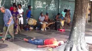 Música angolana em rua do Catete [upl. by Swerdna]