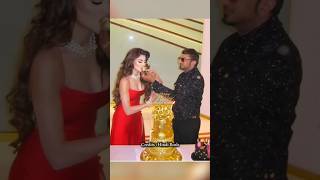 Golden Cake 🍰  podcast honeysingh newshorts urvashirautela [upl. by Selia725]