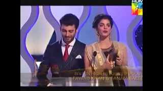 Fawad Khan amp Sanam Saeed win Best on screen couple Award for Zindagi Gulzar Hai HumTV 2014 awards [upl. by Rauscher133]