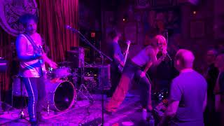 The Foxies  “Screws”  Live in Dallas [upl. by Dex]