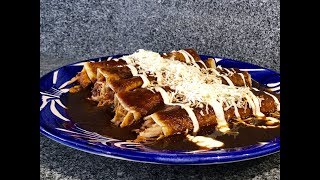 ENCHILADAS DE PASILLA CON CHICHARRÓN Y POLLO [upl. by Otilesoj381]