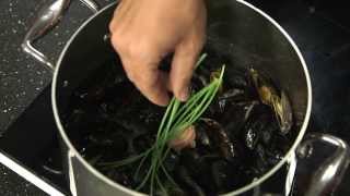 Cuire des moules à la marinière  Trucs est Astuces culinaires  Auchan [upl. by Scriven]