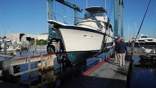 Hatteras 53 Motor Yacht haul out [upl. by Garmaise]