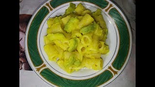 Mezzi rigatoni con crema di patate curcuma e zucchine [upl. by Ydnec]