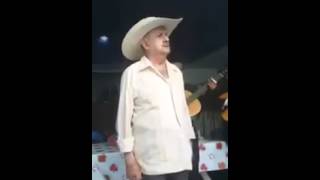 GERARDO REYES A SUS 79 AÑOS CANTANDO ESTA BONITA CANCION SIN FORTUNA [upl. by Rosella]