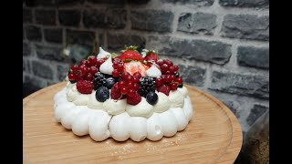 RECETTE DE LA PAVLOVA AUX FRUITS ROUGES Facile [upl. by Peadar]