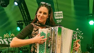 Claudia Hinker spielt Großglocknerblick von Slavko Avsenik auf ihrer Steirischen Harmonika [upl. by Capriola]