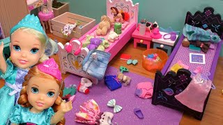 What a mess  Elsa amp Anna toddlers are cleaning their rooms [upl. by Onit]