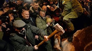 UKRAINE WHY WAS LENINS STATUE PULLED DOWN  BBC NEWS [upl. by Hepsoj256]