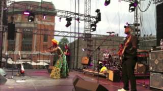 Fatoumata Diawara  Makou Oumou [upl. by Tawney]