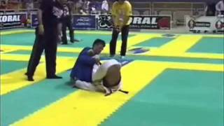 rafael mendes de la riva berimbolo in 2005 bjj worlds final done by samuel braga [upl. by Ahter183]