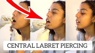 Piercing labbro inferiore centrale  CENTRAL LABRET piercinglip piercing [upl. by Iruam142]