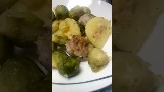 Frikadellen Rosenkohl Knödel Pfanne foodlovers dinnerideas shortsvideo [upl. by Eohce727]