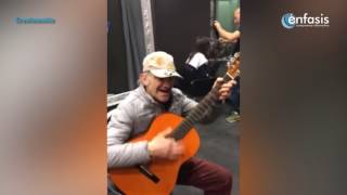 Músico callejero interpreta la canción “El bueno el malo y el feoquot [upl. by Gerianne327]