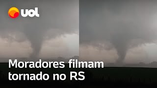 Vídeo mostra passagem de tornado no interior do Rio Grande do Sul veja [upl. by Ardnazil]