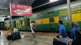 RANCHI Gareebrath Express Arrival at Mughalsarai Railway Station [upl. by Orat374]