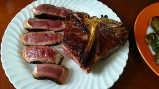 Bistecca alla fiorentina con contorno di funghi pleurotus alla piastra Si raccomanda un Chianti [upl. by Silvio]