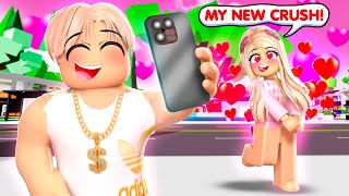 I HAVE A CRUSH ON THE NEW BOY IN ROBLOX BROOKHAVEN [upl. by Htiel]